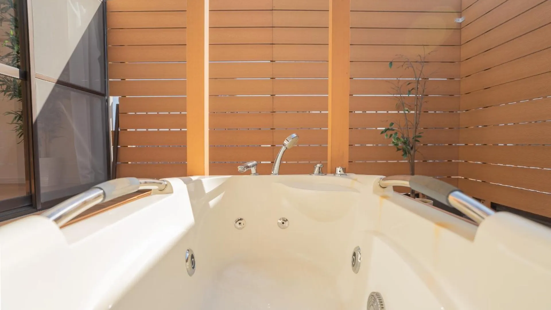 Villa Sumiyoshi Mery: Traditional Townhouse near Sumiyoshi Shrine Osaka Japan